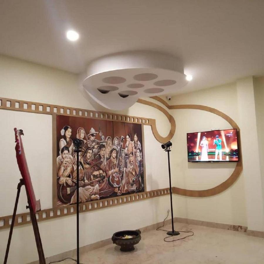 ซีเนมาสโคป แอน อพาร์ต โฮเทล Hotel เชนไน ภายนอก รูปภาพ